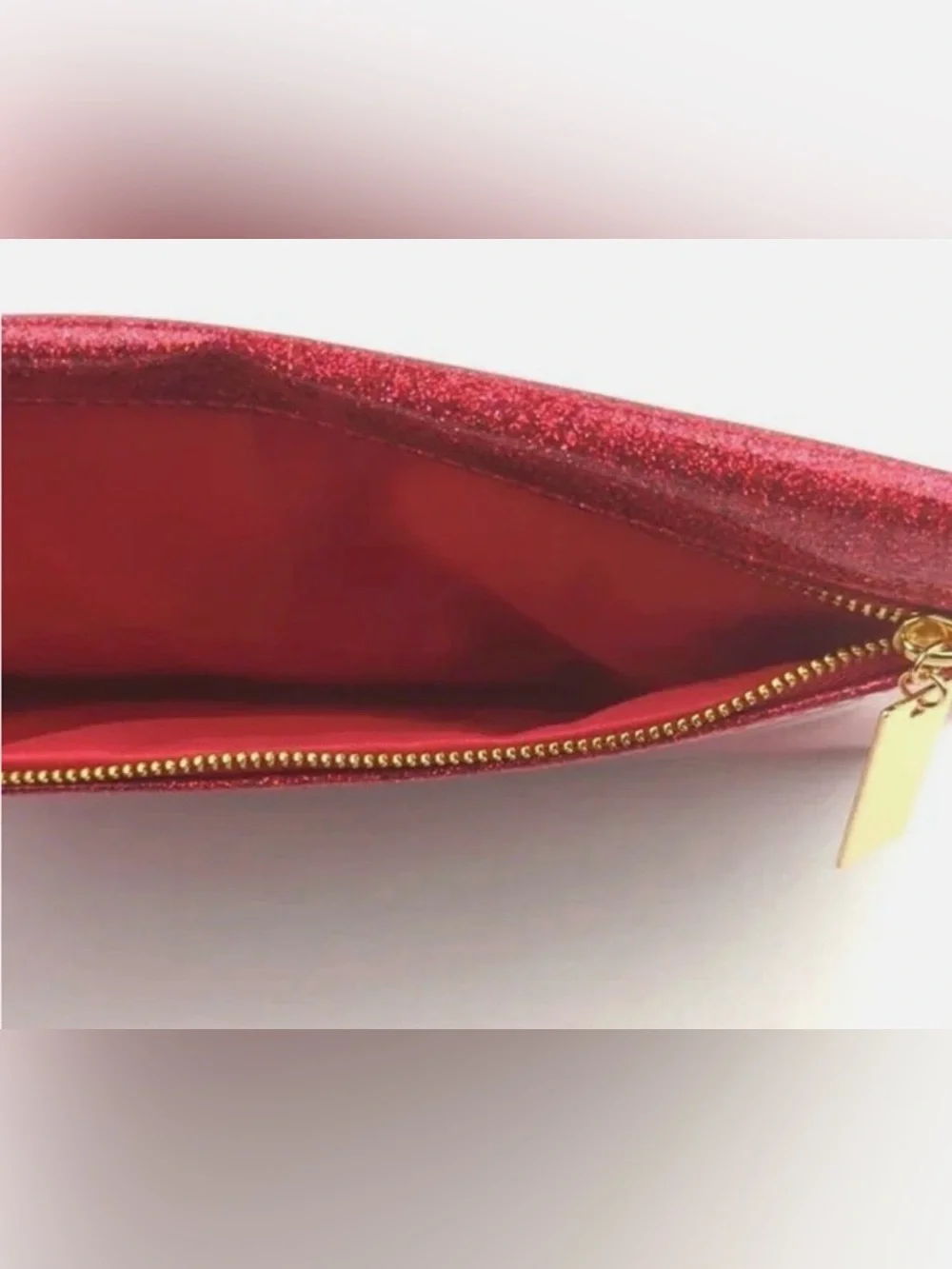Carolina Herrera✨❤️💛⭐️ GWP Red Patent Cosmetic Pouch